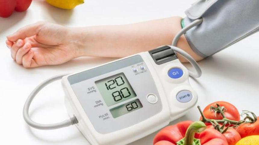 Te contamos cuáles son los factores de riesgo, cómo controlar la hipertensión y qué hábitos saludables pueden ayudarte. Conocé la opinión de dos profesionales del servicio de cardiología de nuestro Centro Médico.
